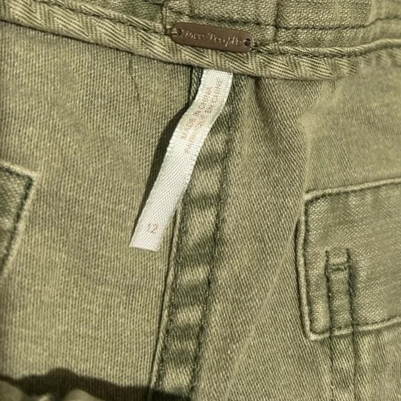 FREE PEOPLE - Raw and Patched Standoff Denim Shorts Moss Green Size 12 - Picture 4 of 8
